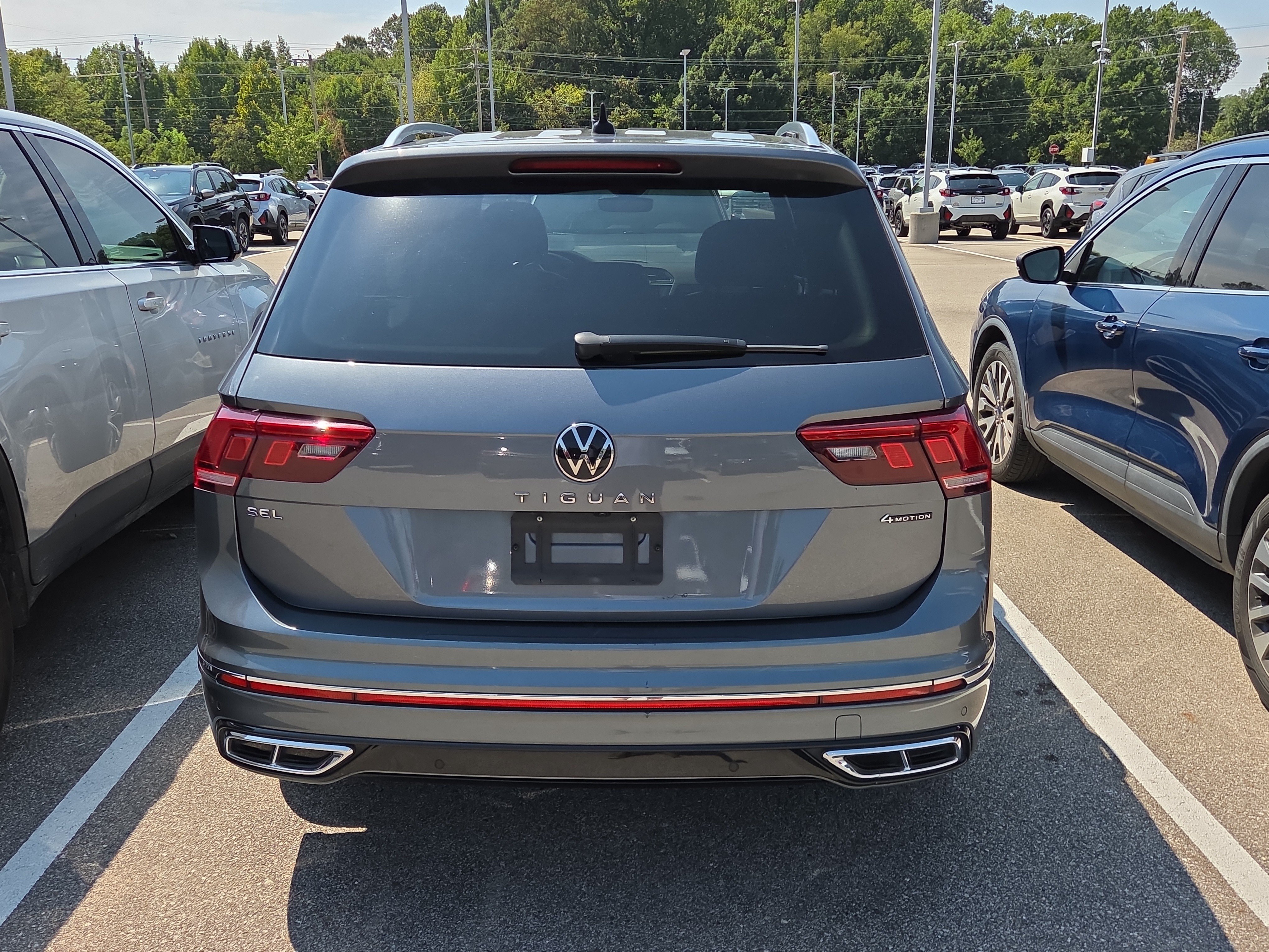 Used 2022 Volkswagen Tiguan SEL R-Line AWD/4WD image 5