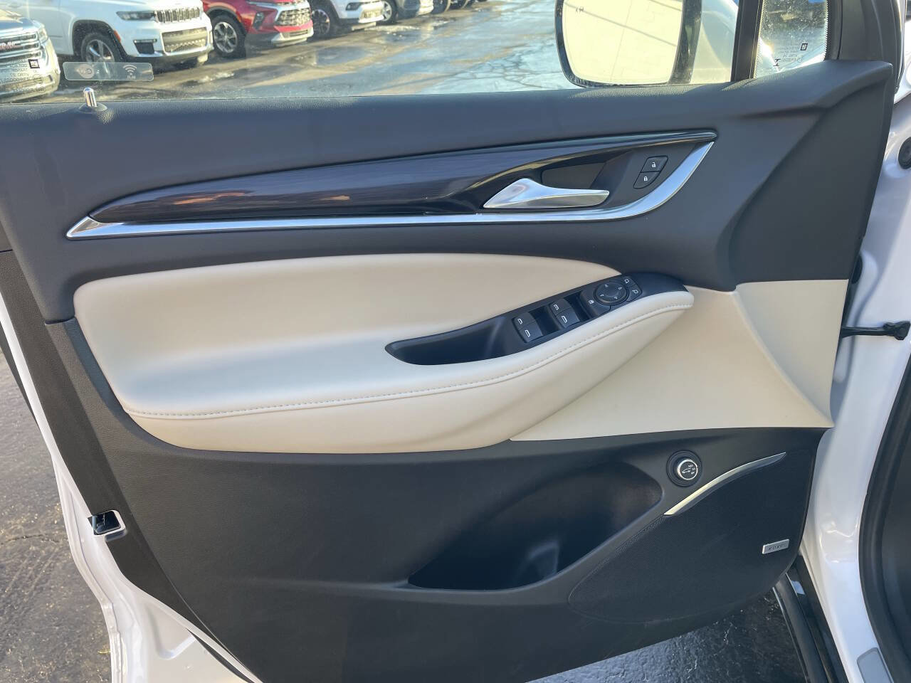 Used 2021 Buick Enclave Essence image 13