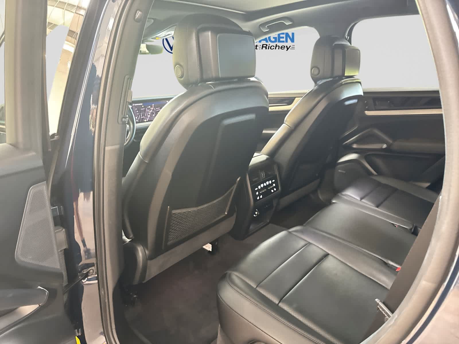 Used 2024 Porsche Cayenne AWD/4WD image 22