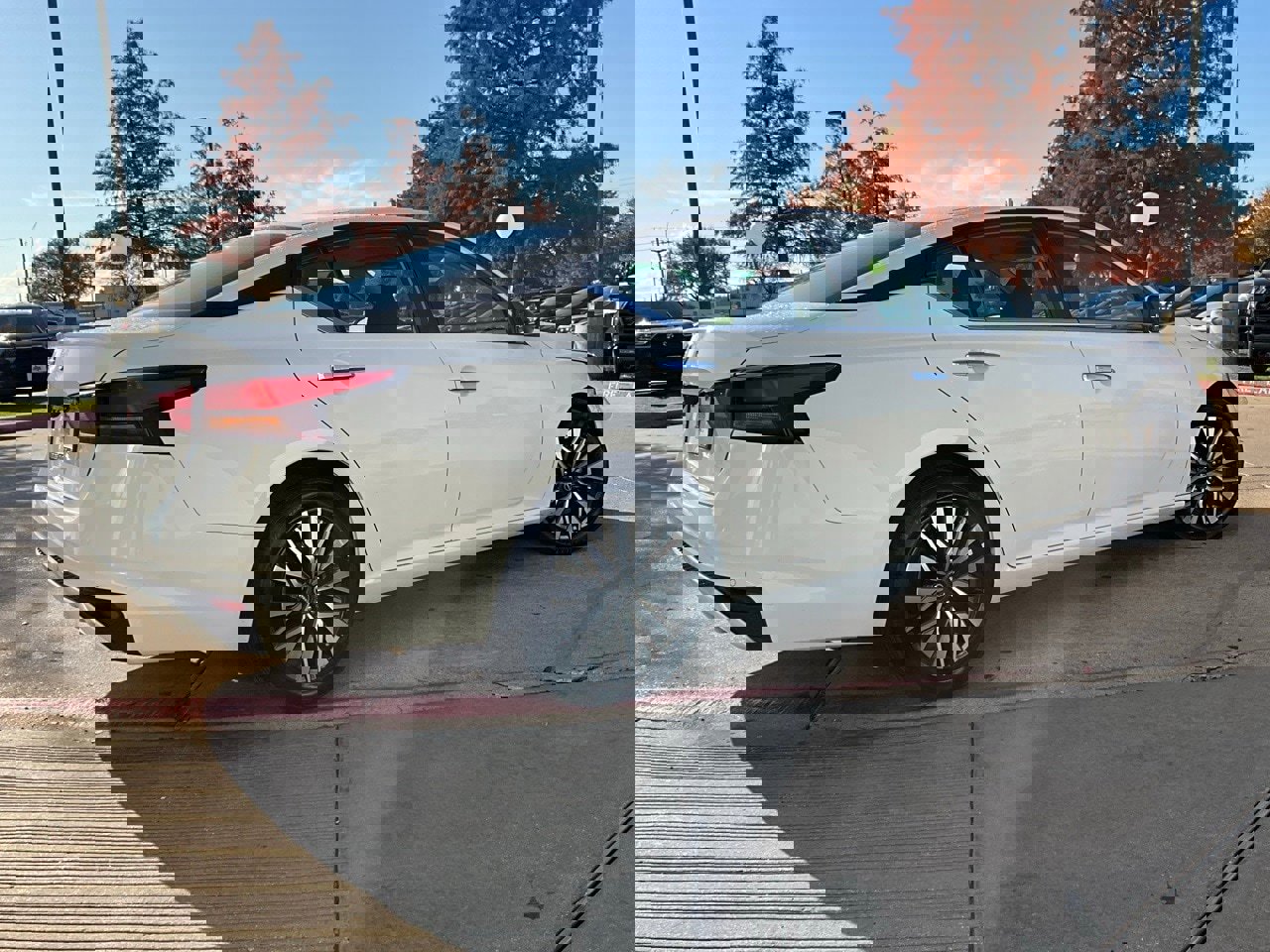 Used 2025 Nissan Altima 2.5 SV image 6