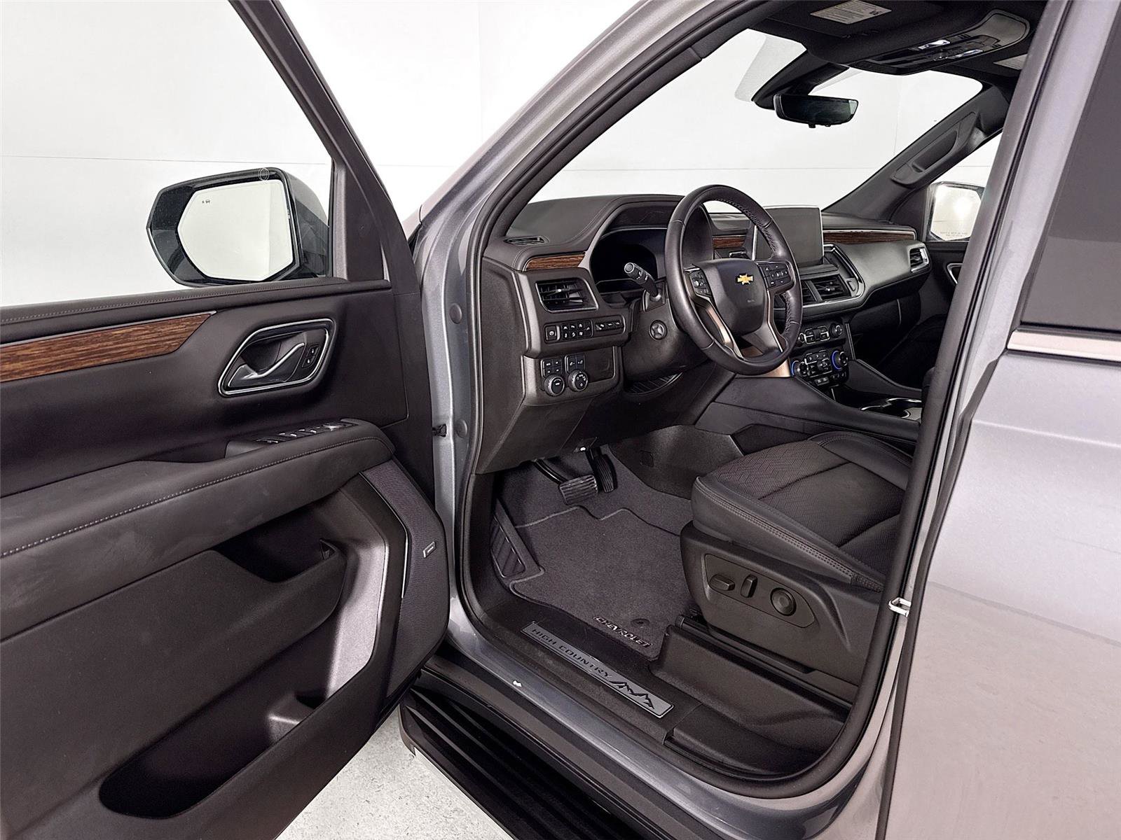 Used 2022 Chevrolet Tahoe High Country image 3