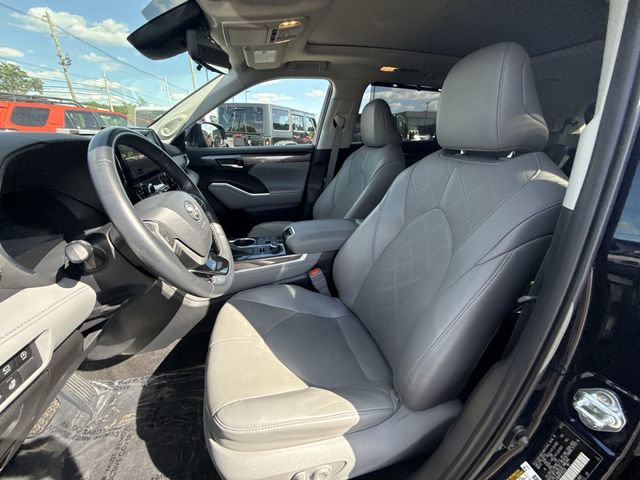 Used 2023 Toyota Highlander Platinum AWD/4WD image 11