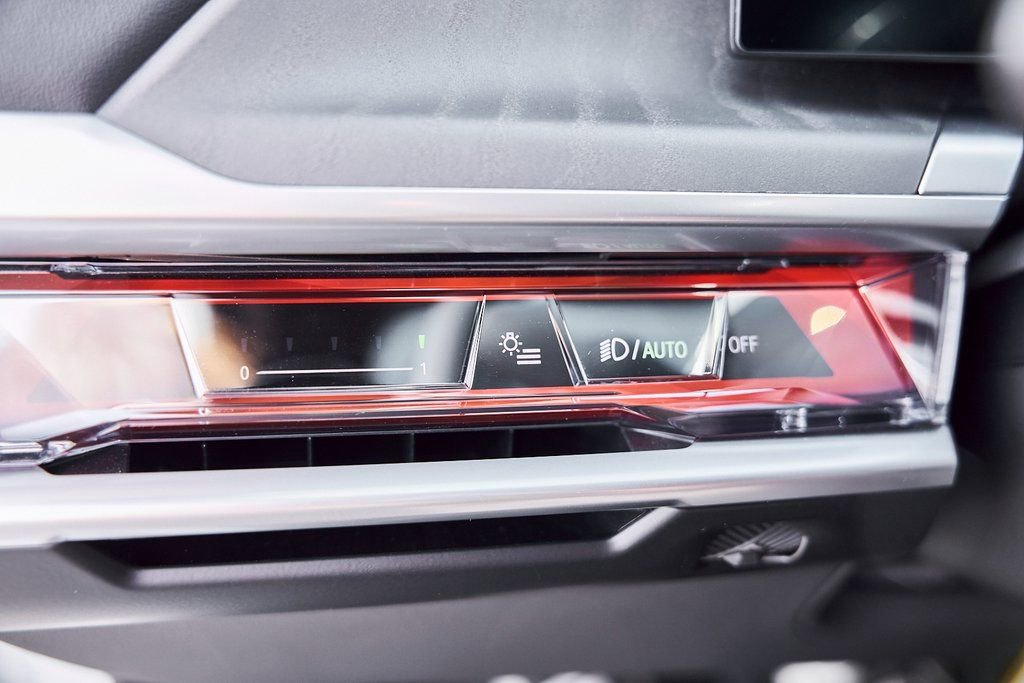 Used 2025 BMW 760i xDrive w/ Premium Package image 58