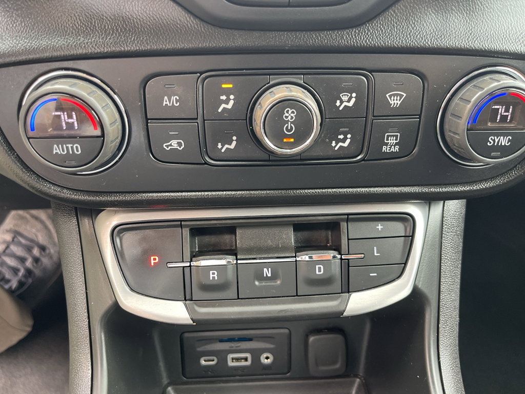 Used 2022 GMC Terrain SLT image 23