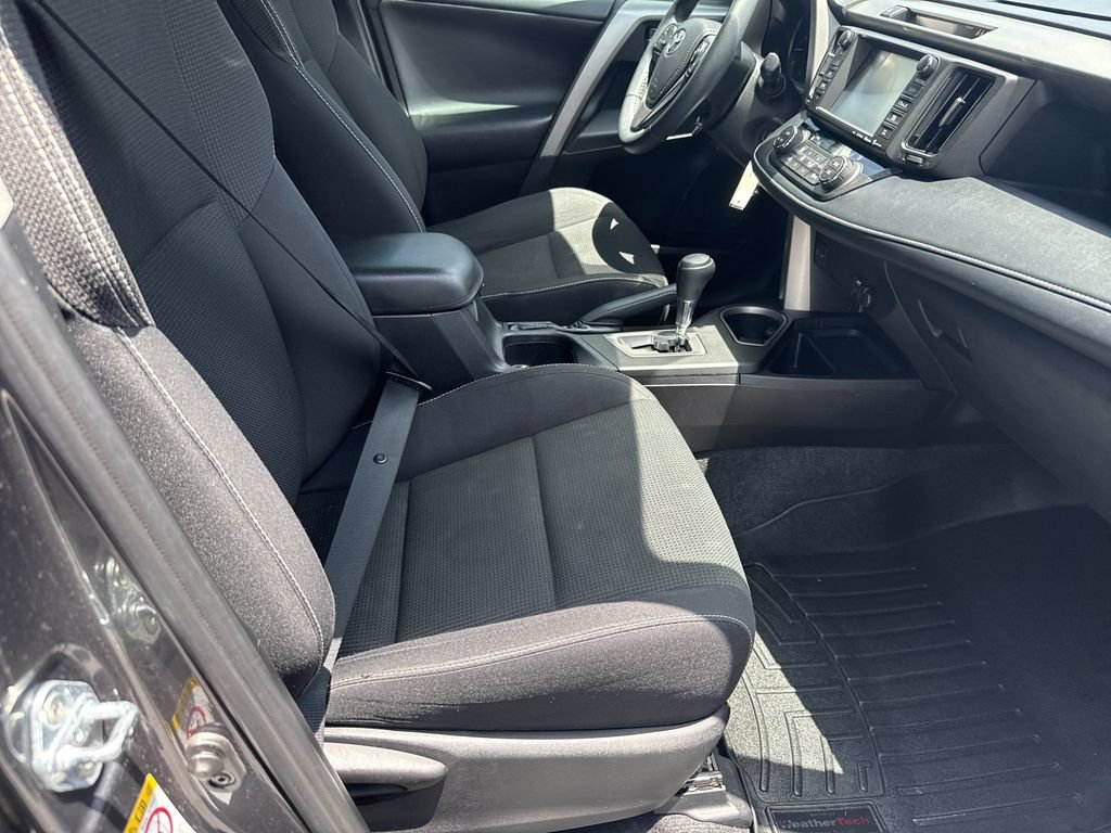 Used 2017 Toyota RAV4 XLE FWD image 13