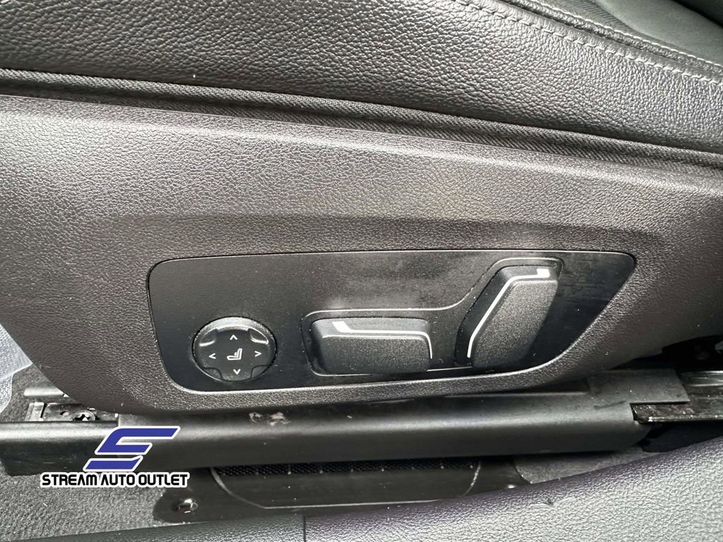 Used 2024 BMW 330i xDrive Sedan w/ Convenience Package image 19