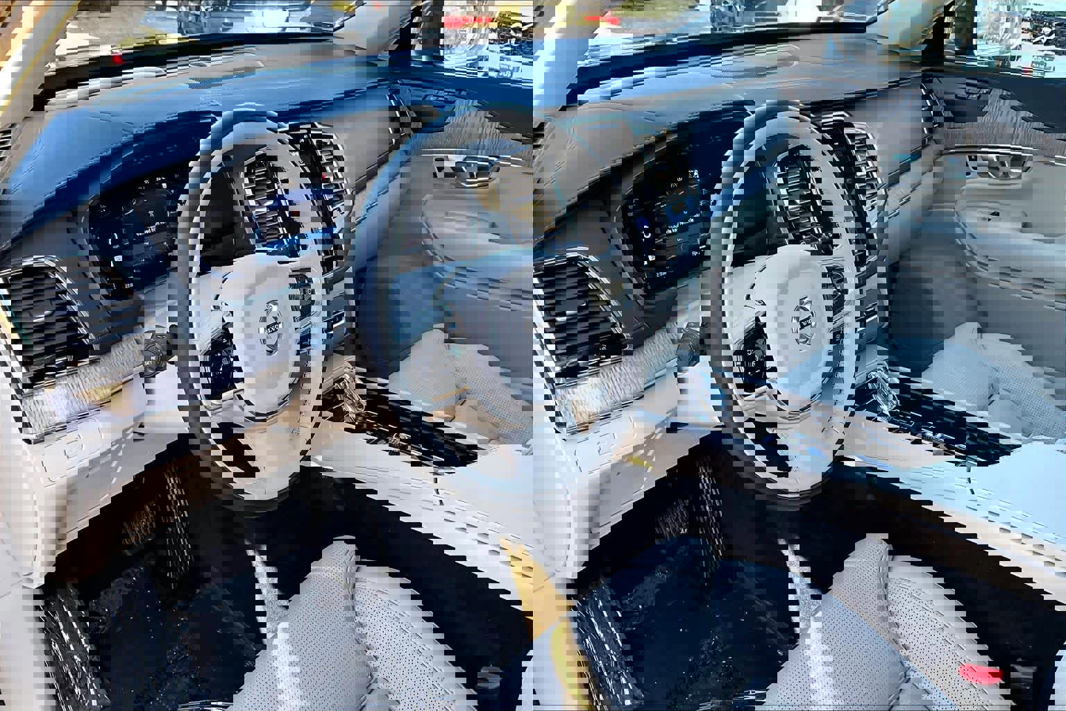 Certified 2024 Volvo XC90 B6 Ultimate w/ Protection Package Premier image 17