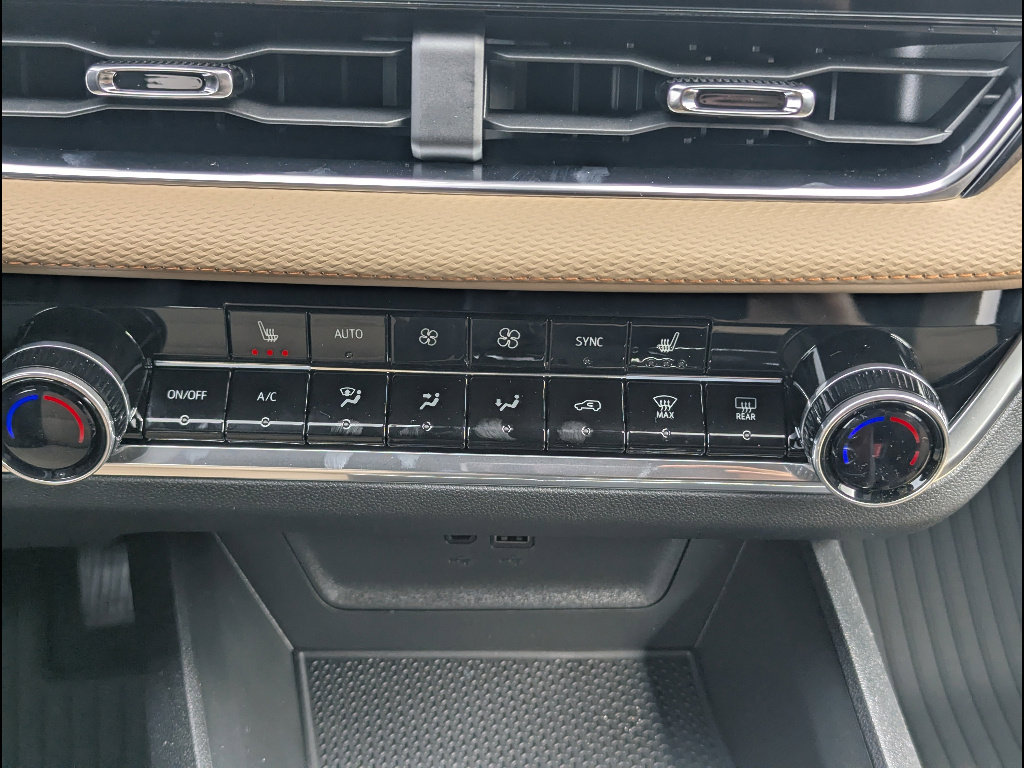 New 2026 Chevrolet Equinox ACTIV w/ LPO, Floor Liner Package image 23