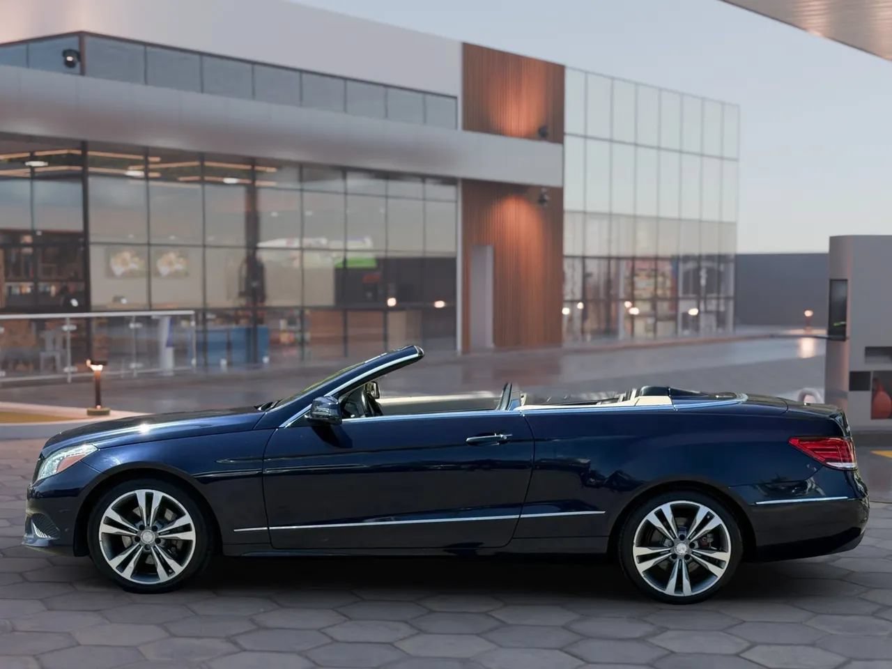 Used 2016 Mercedes-Benz E 400 Cabriolet image 3
