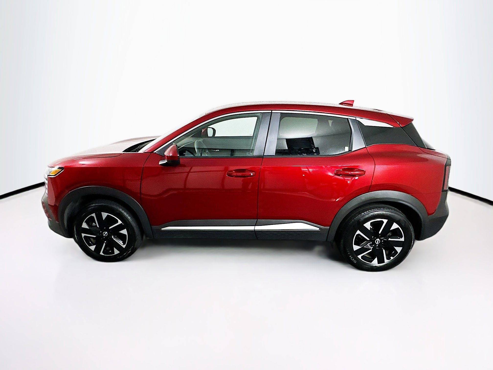 Used 2025 Nissan Kicks SV AWD/4WD image 4