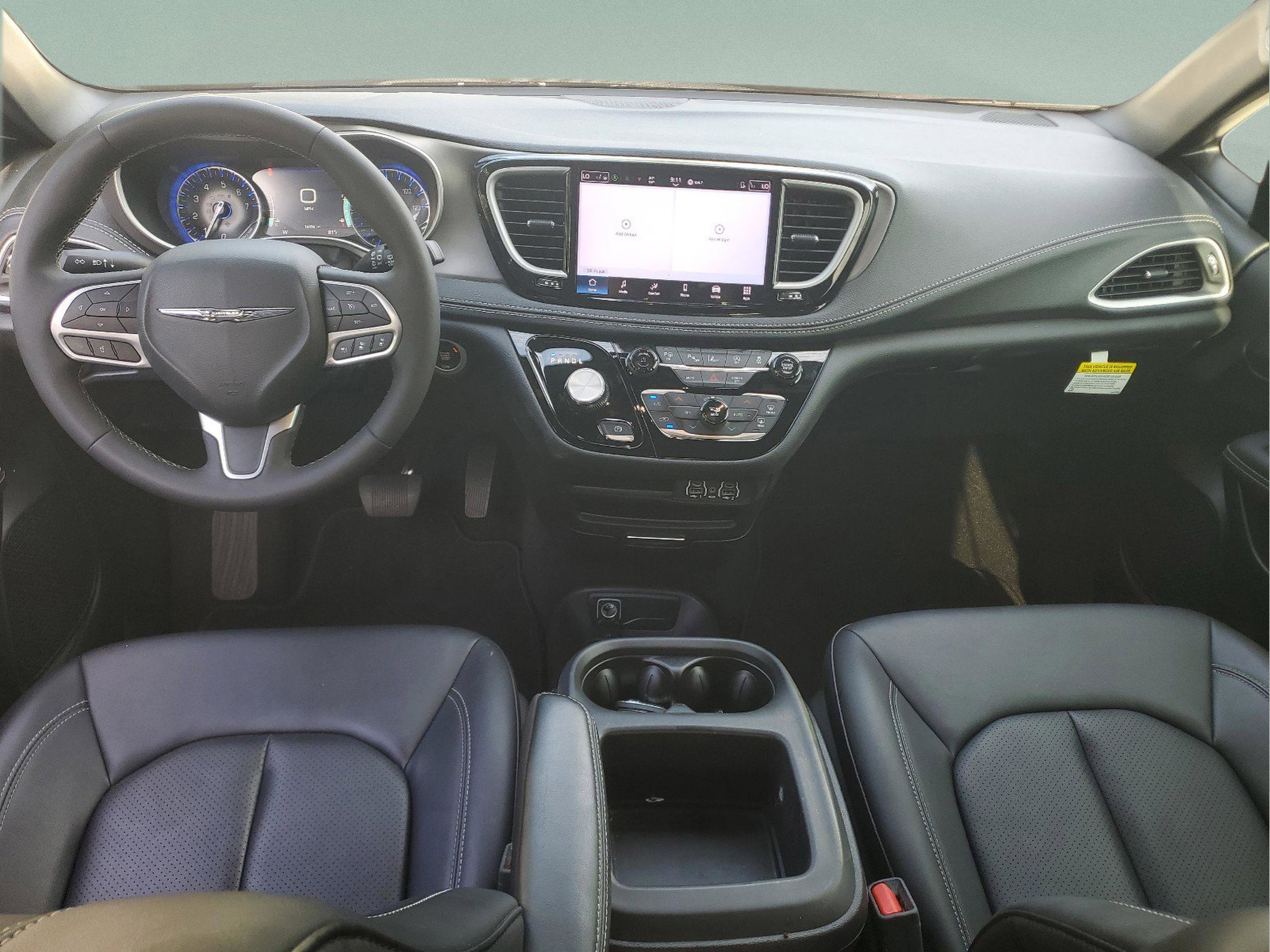 Used 2025 Chrysler Pacifica Select FWD image 7