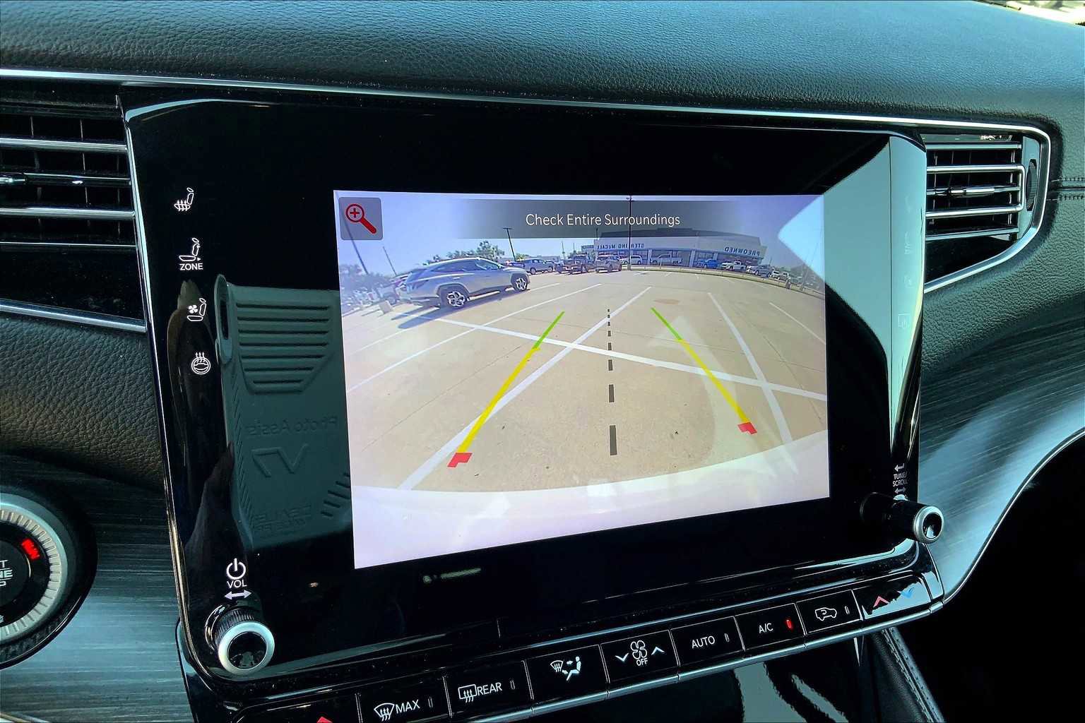 Used 2023 Jeep Wagoneer L Series III w/ Preferred Equipment Group image 27