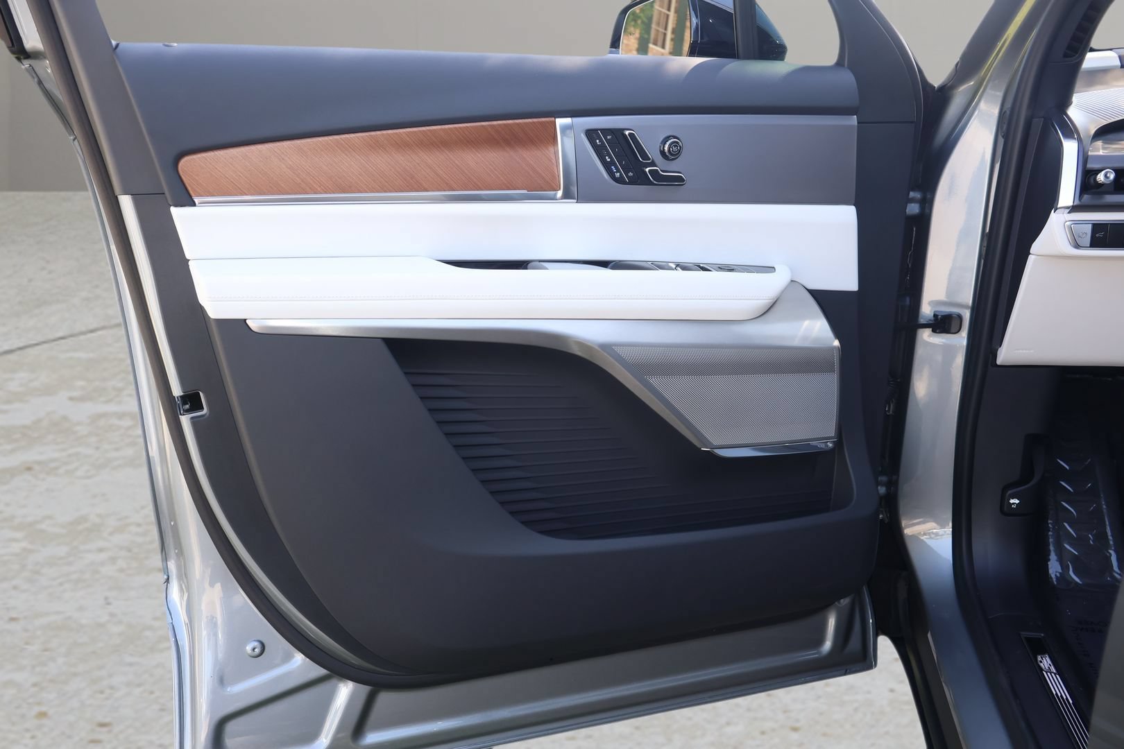 New 2026 Cadillac Vistiq Luxury AWD/4WD image 9