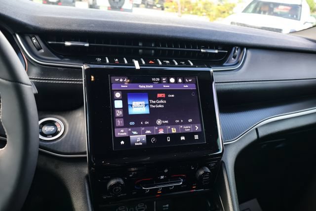 Used 2024 Jeep Grand Cherokee L Altitude AWD/4WD image 12
