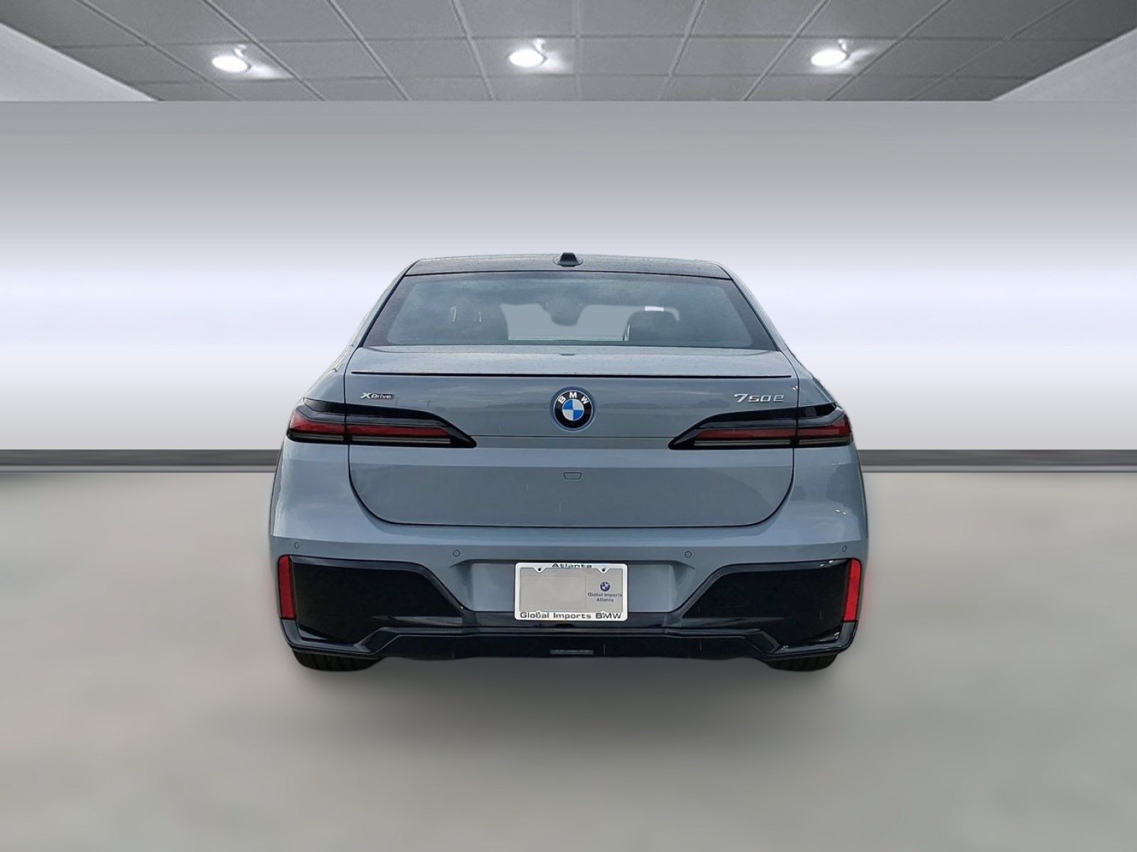Used 2026 BMW 750e xDrive AWD/4WD image 10
