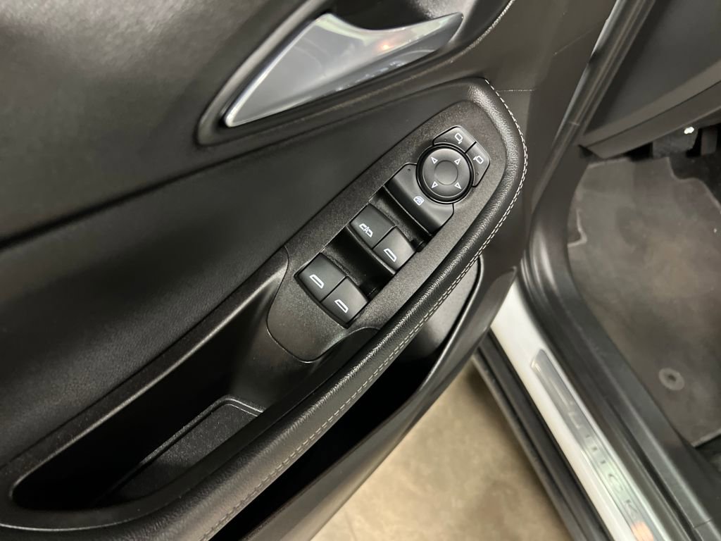 Certified 2021 Buick Encore GX Preferred w/ Cold Weather Comfort Package image 17