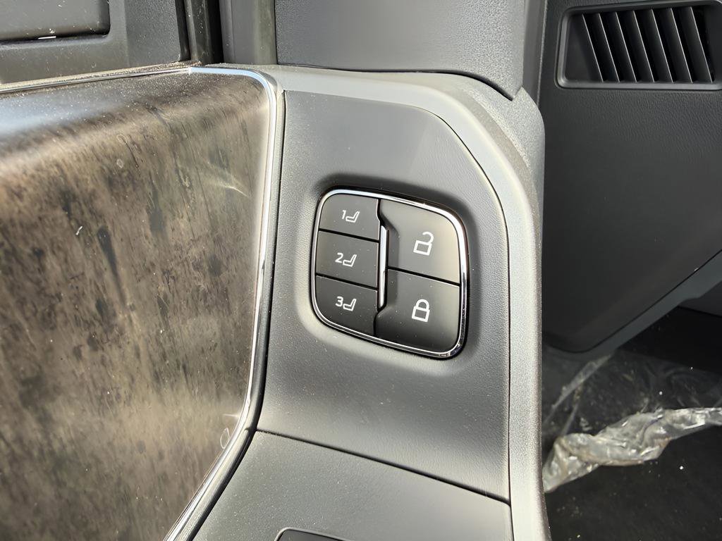 New 2026 Ford F350 Lariat w/ Black Appearance Package image 30