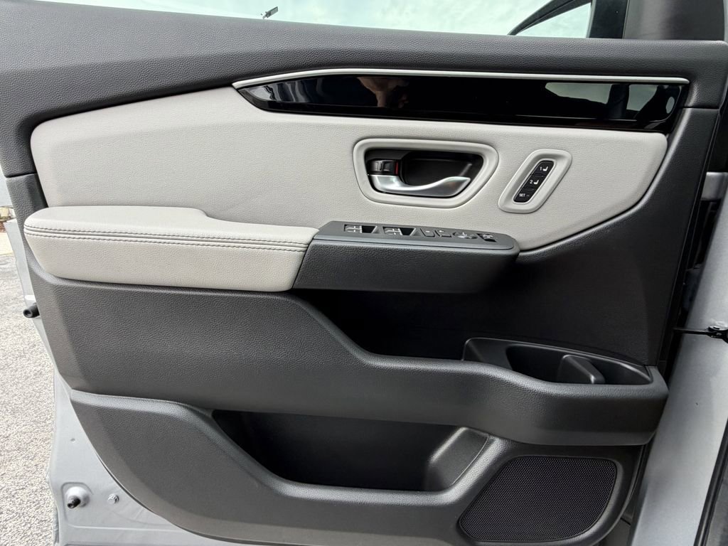 Used 2025 Honda Pilot EX-L image 21
