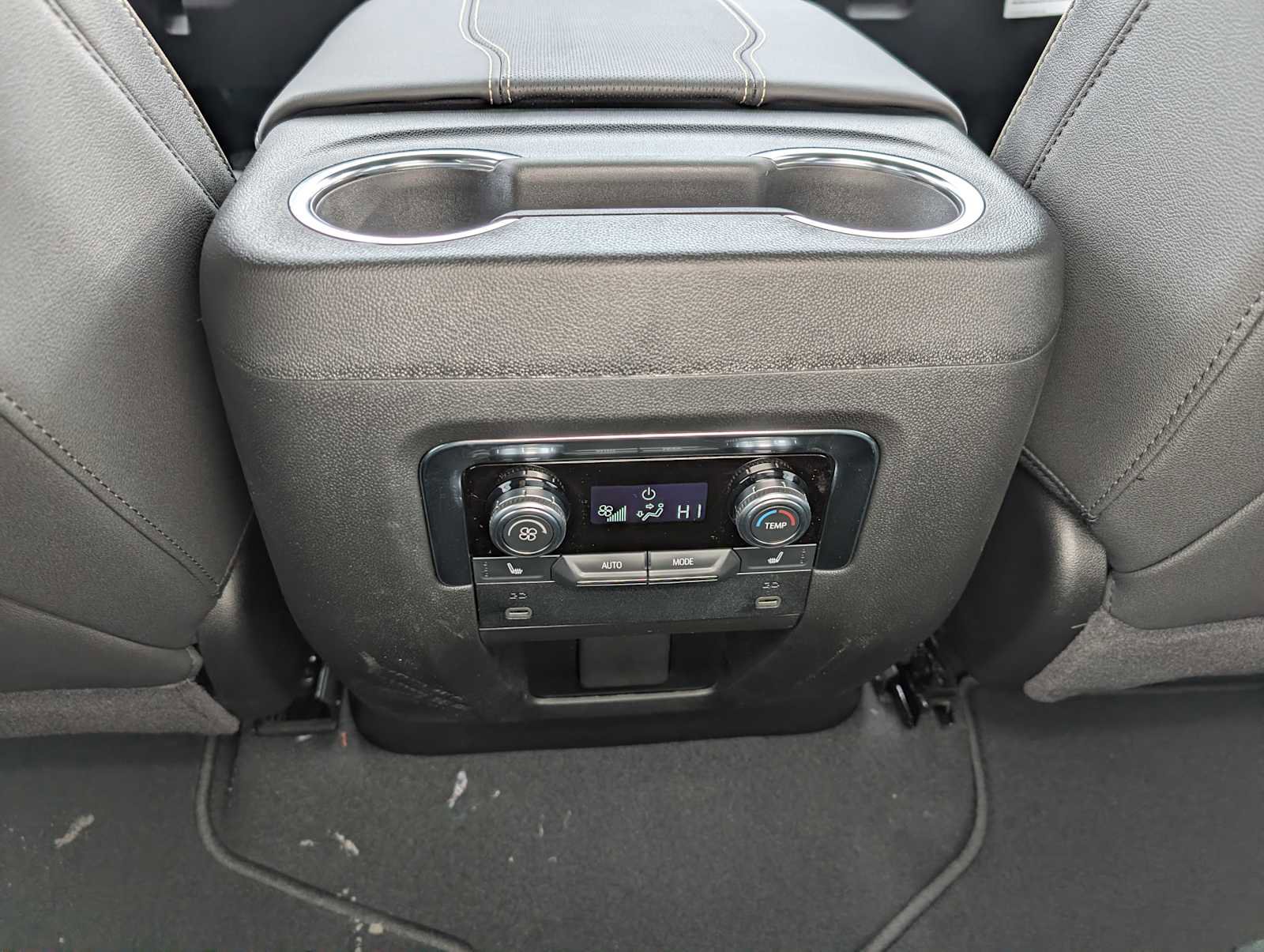 New 2026 GMC Yukon Elevation image 15