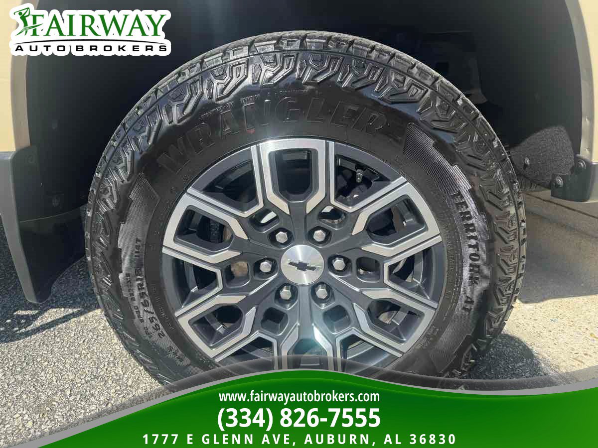 Used 2023 Chevrolet Colorado Z71 AWD/4WD image 31