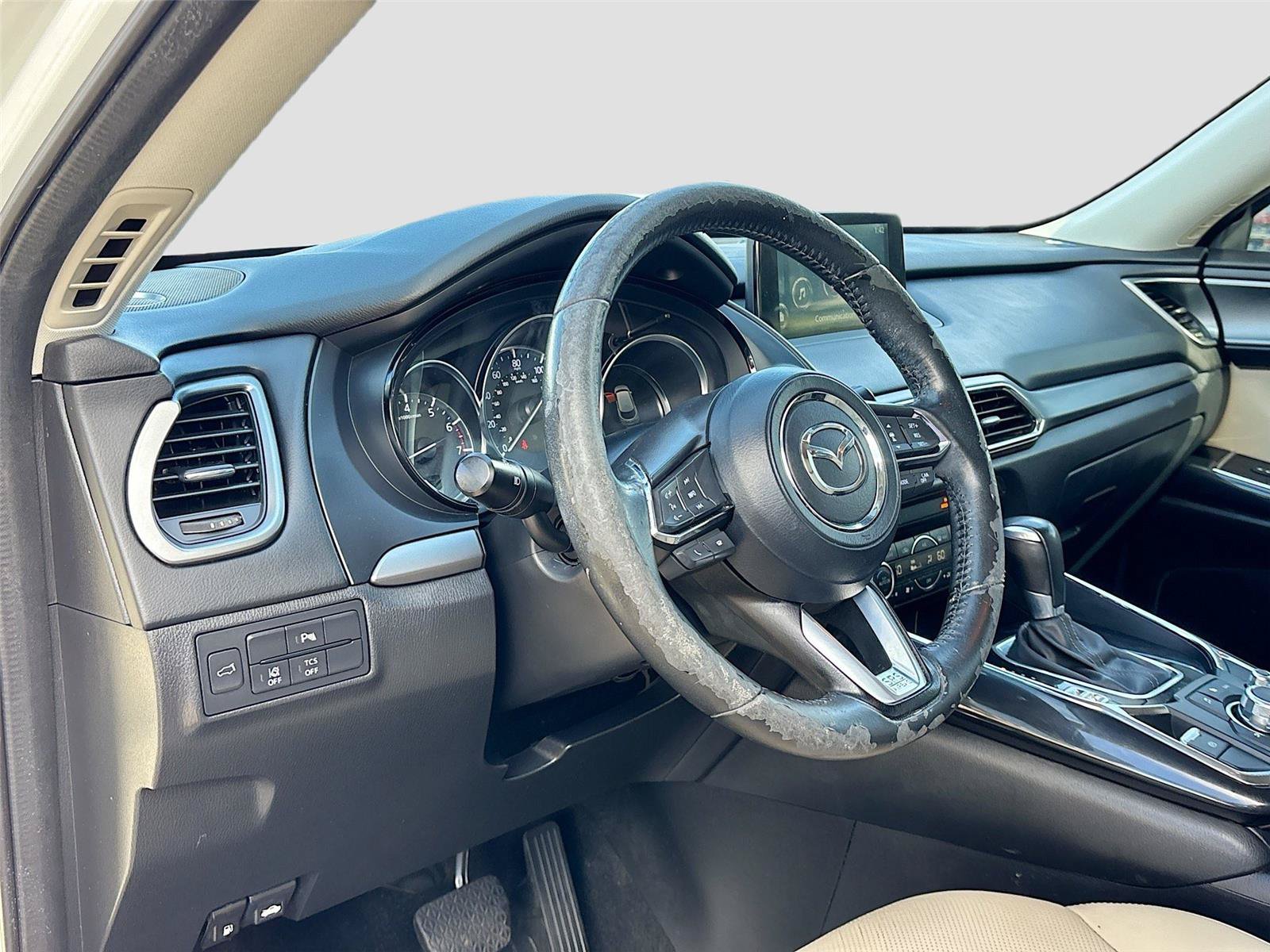 Used 2018 MAZDA CX-9 Touring w/ Touring Premium Package FWD image 9