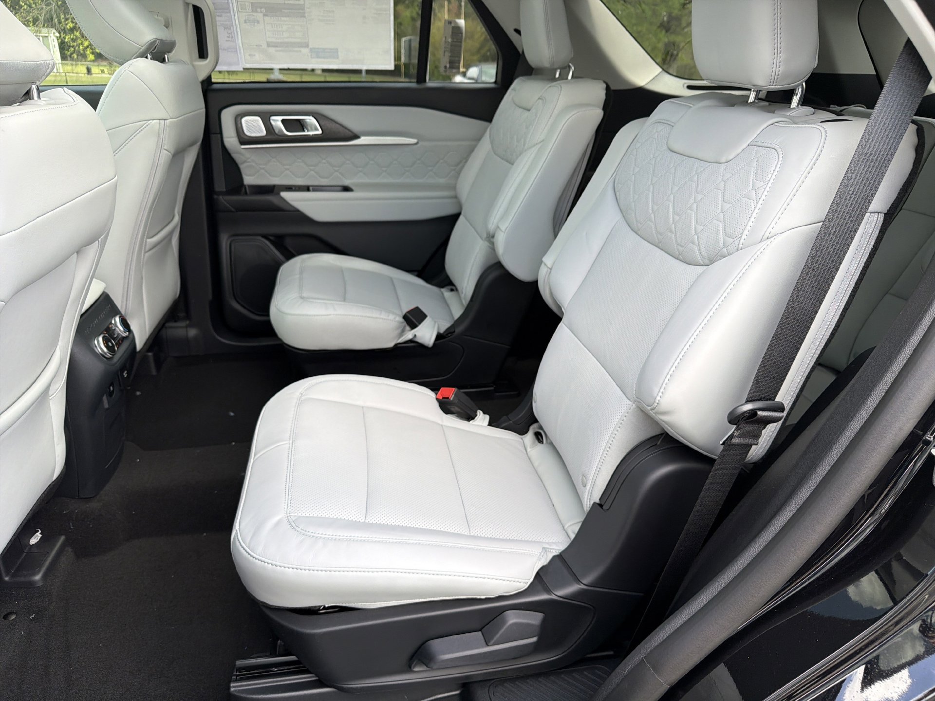 New 2026 Ford Explorer Platinum w/ LUX Leather Package AWD/4WD image 23