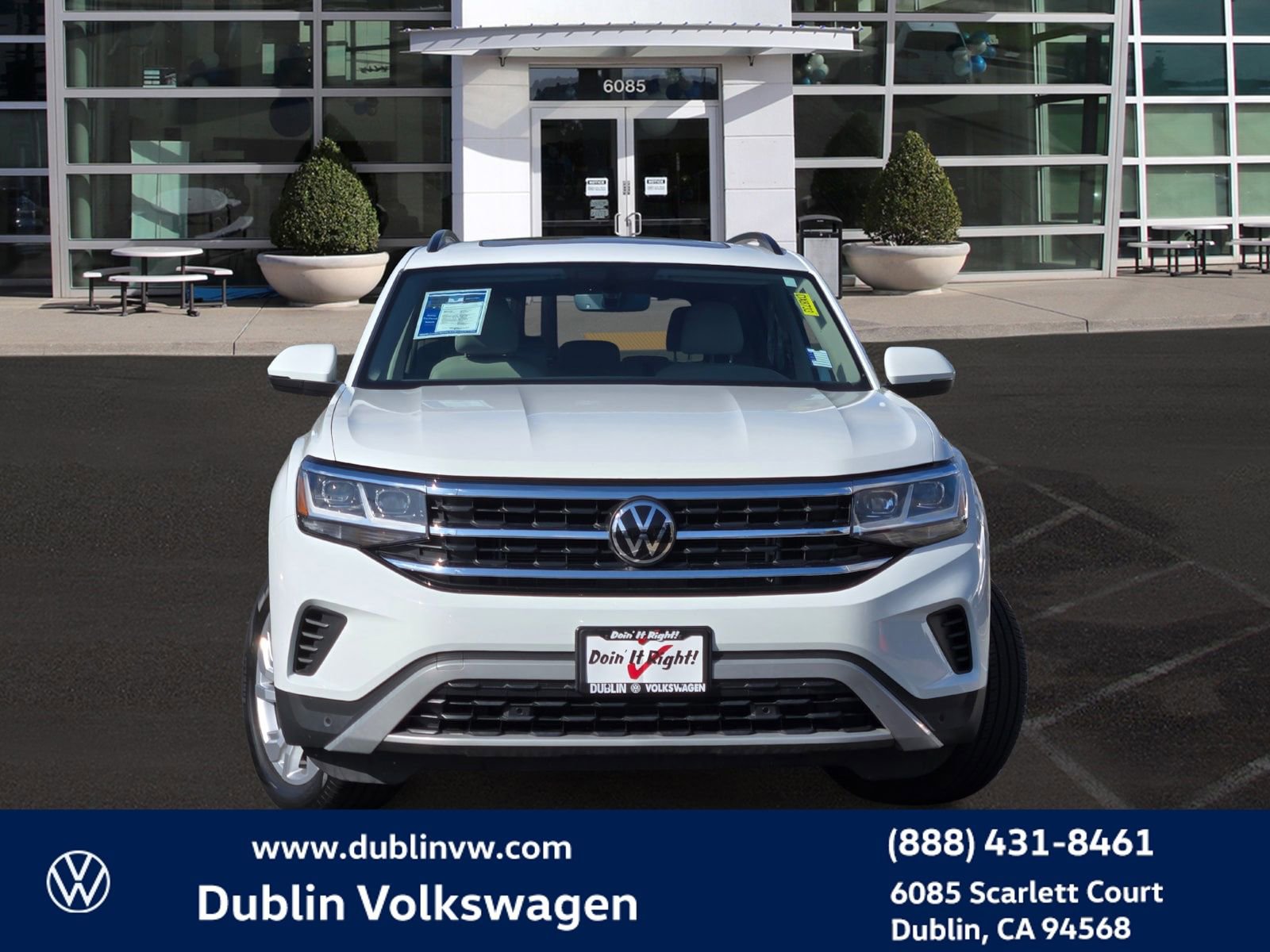 Used 2023 Volkswagen Atlas SE w/ Panoramic Sunroof Package FWD image 2