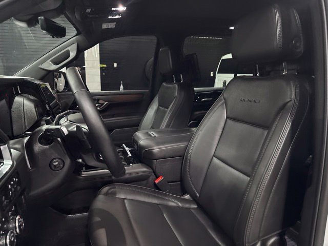 Used 2026 GMC Yukon Denali w/ Advanced Technology Package AWD/4WD image 12