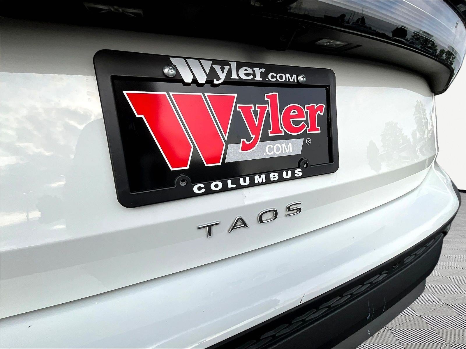 Used 2025 Volkswagen Taos SE FWD image 26