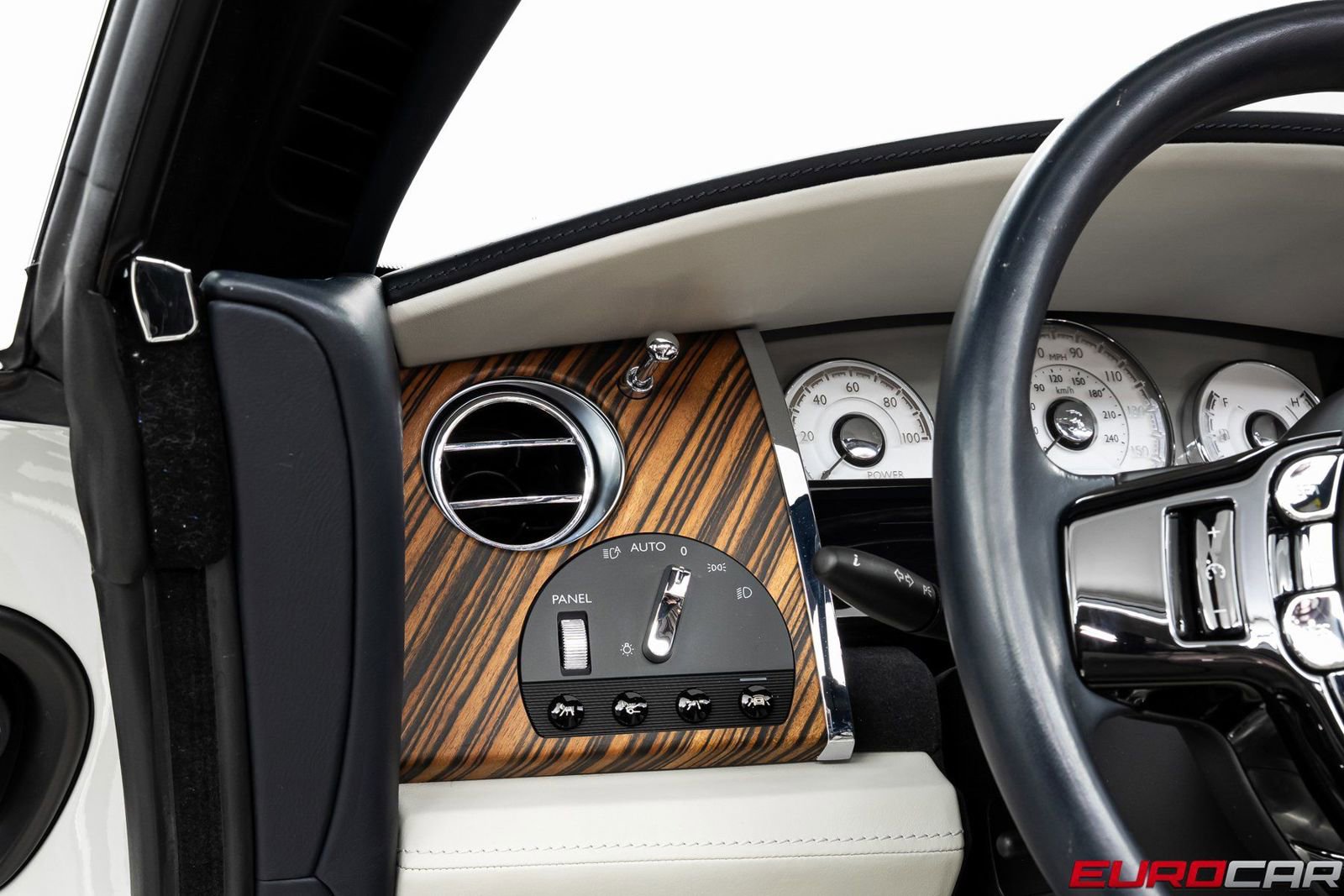 Used 2016 Rolls-Royce Dawn image 26