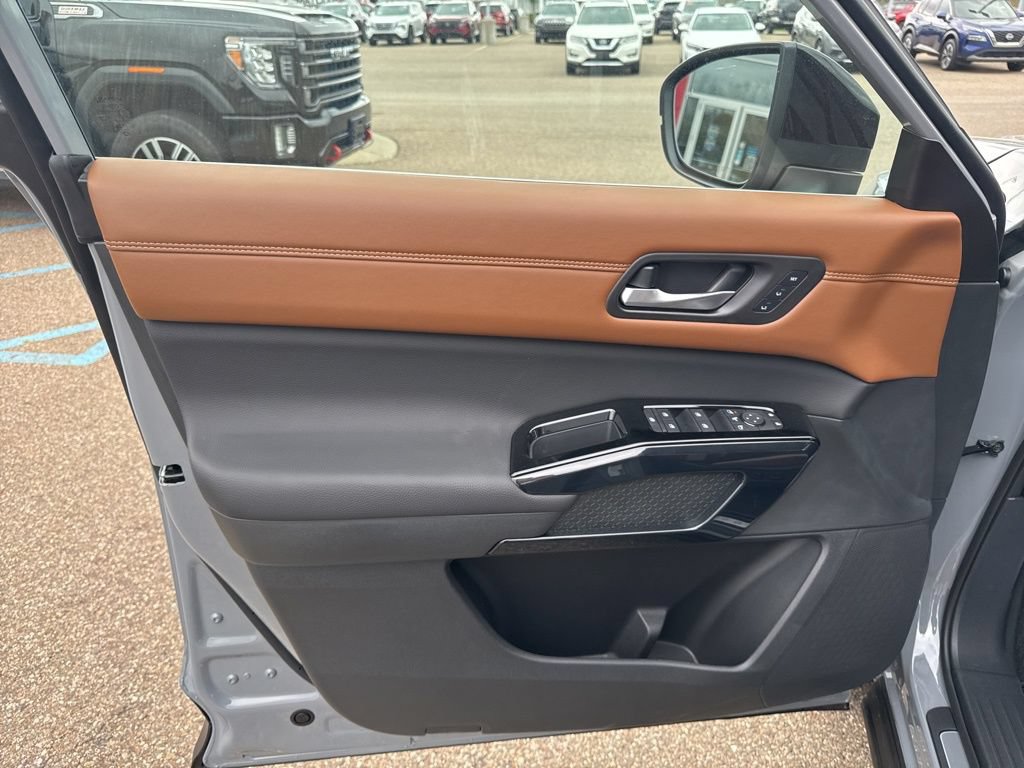 New 2026 Nissan Pathfinder Platinum AWD/4WD image 13