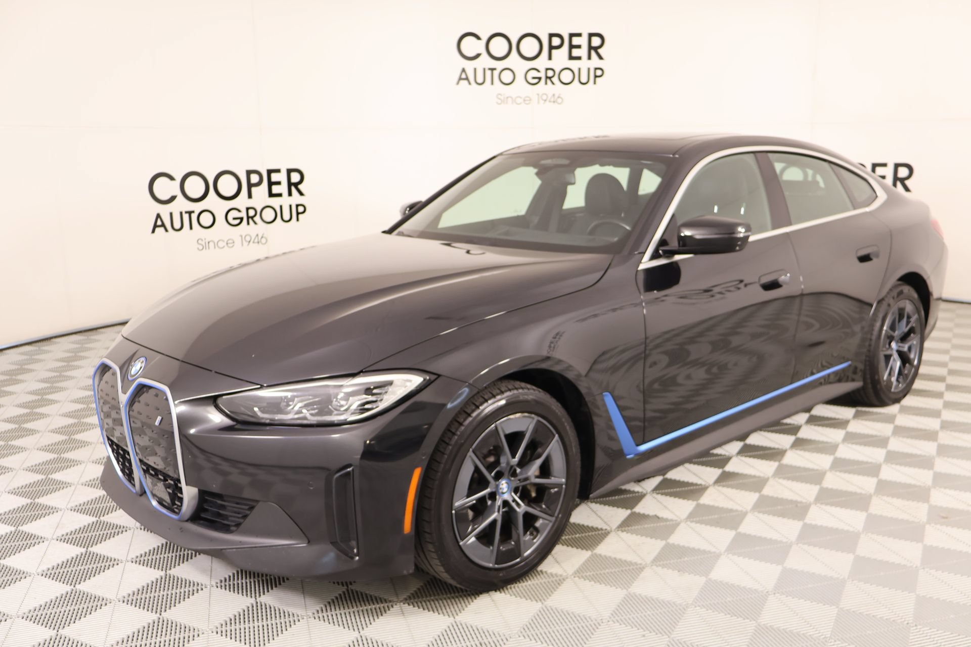 Used 2024 BMW i4 eDrive40 RWD image 11