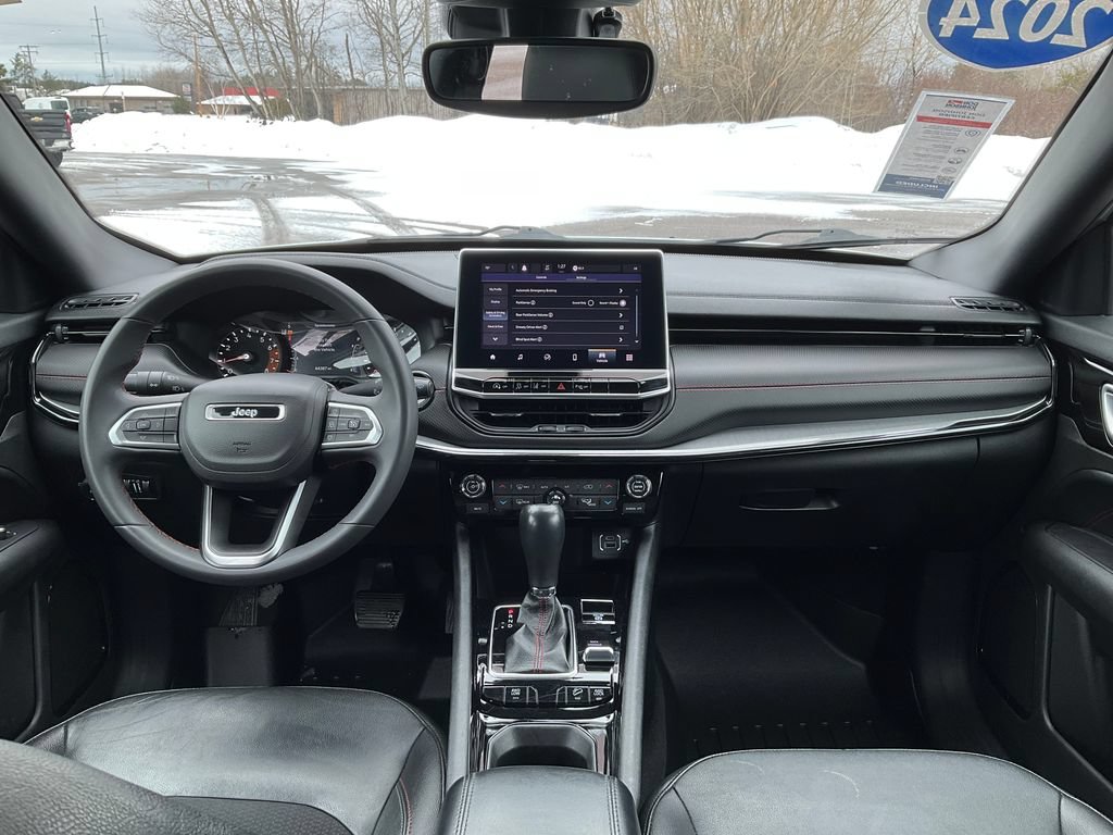 Used 2024 Jeep Compass Trailhawk AWD/4WD image 3