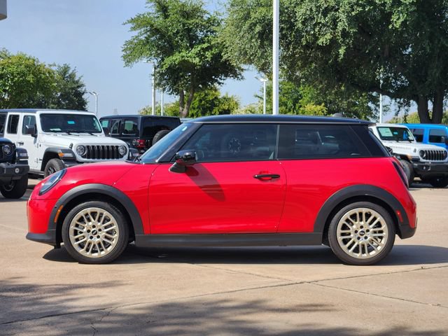 Used 2025 MINI Cooper 2-Door Hardtop FWD image 4