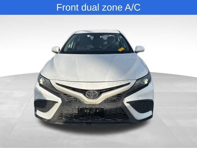 Used 2022 Toyota Camry SE image 2