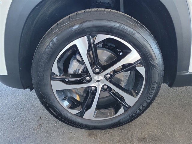 Certified 2025 Chevrolet Trax RS image 31