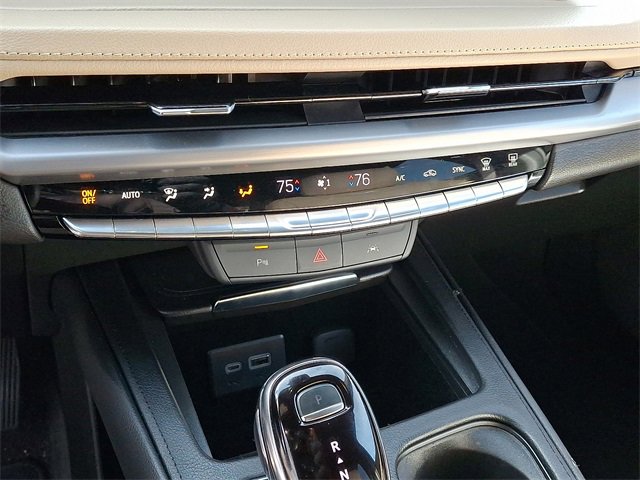 Used 2024 Cadillac XT4 Premium Luxury image 12