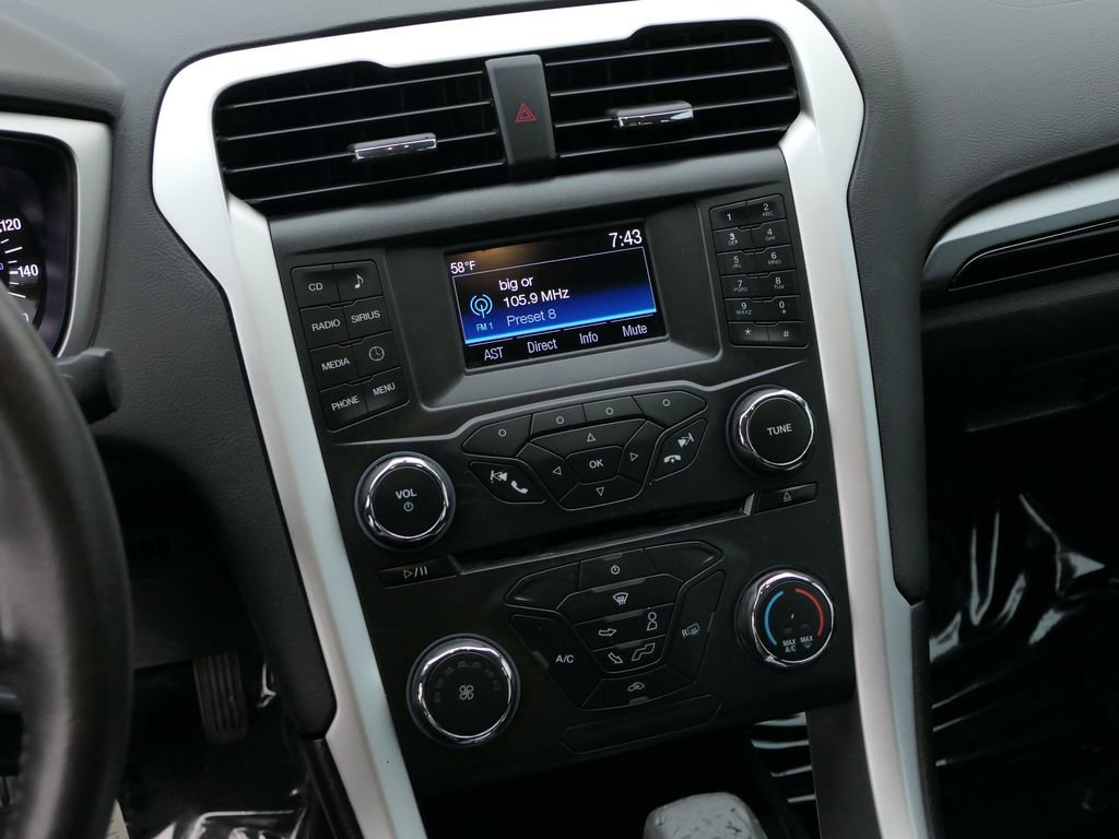 Used 2015 Ford Fusion SE w/ Equipment Group 201A image 21