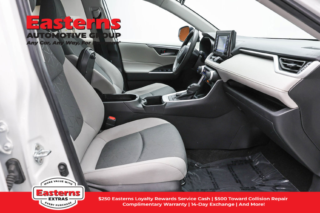 Used 2022 Toyota RAV4 XLE AWD/4WD image 25
