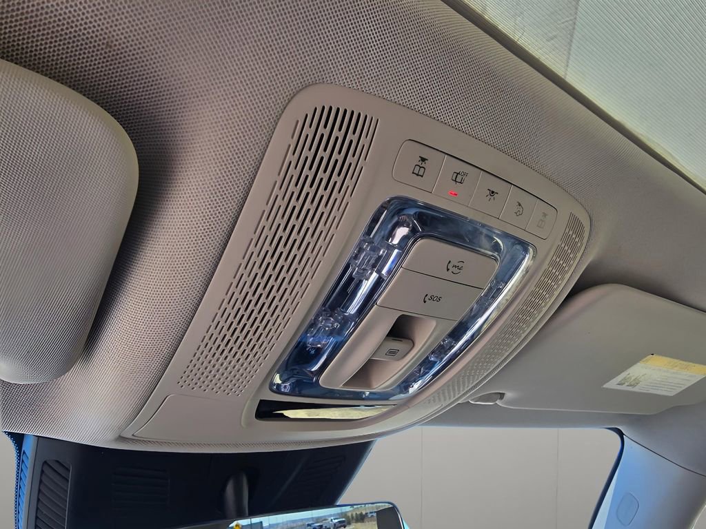 Used 2021 Mercedes-Benz GLB 250 4MATIC w/ Premium Package image 19