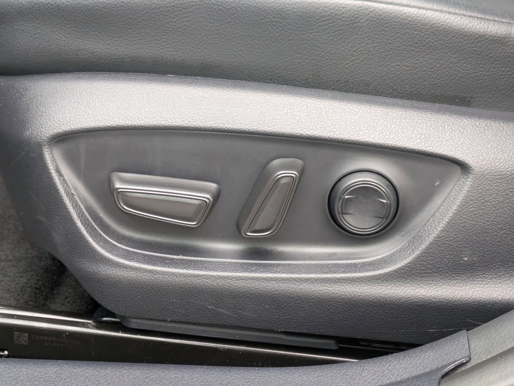 Used 2024 Toyota Camry SE image 19