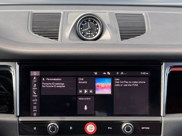 Certified 2025 Porsche Macan image 28