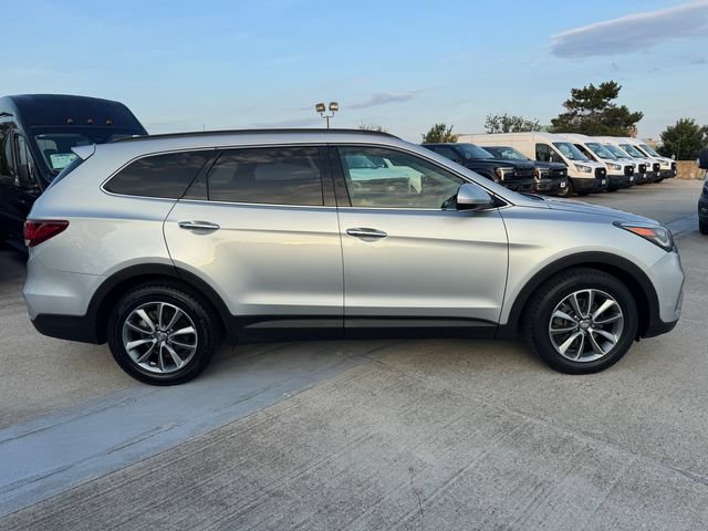 Used 2017 Hyundai Santa Fe SE AWD/4WD image 4