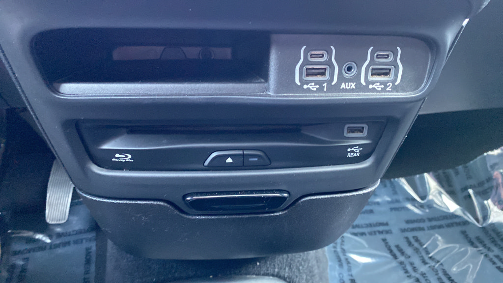 Used 2021 Chrysler Pacifica Touring-L w/ Uconnect Theater Family Group AWD/4WD image 43