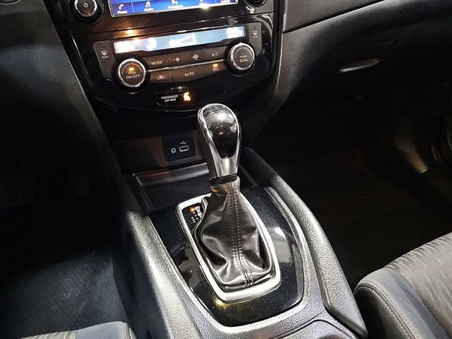 Used 2018 Nissan Rogue SV image 16