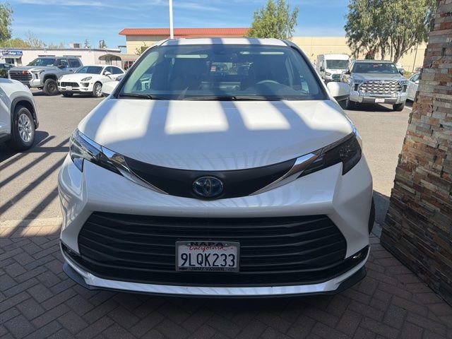 Used 2025 Toyota Sienna XLE image 16