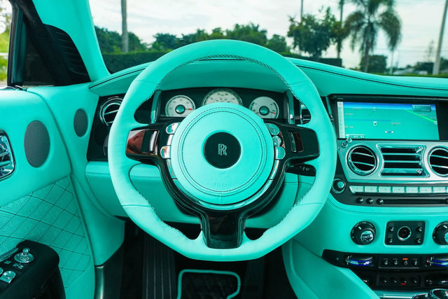 Used 2017 Rolls-Royce Wraith image 20