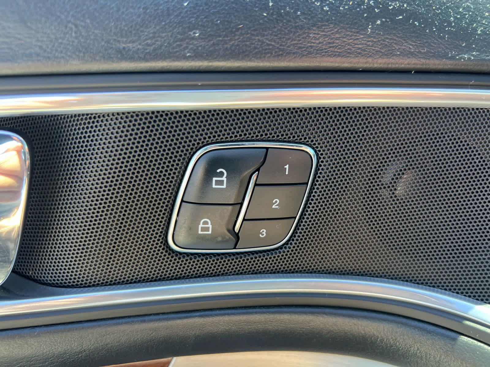 Used 2018 Ford Explorer Platinum AWD/4WD image 17