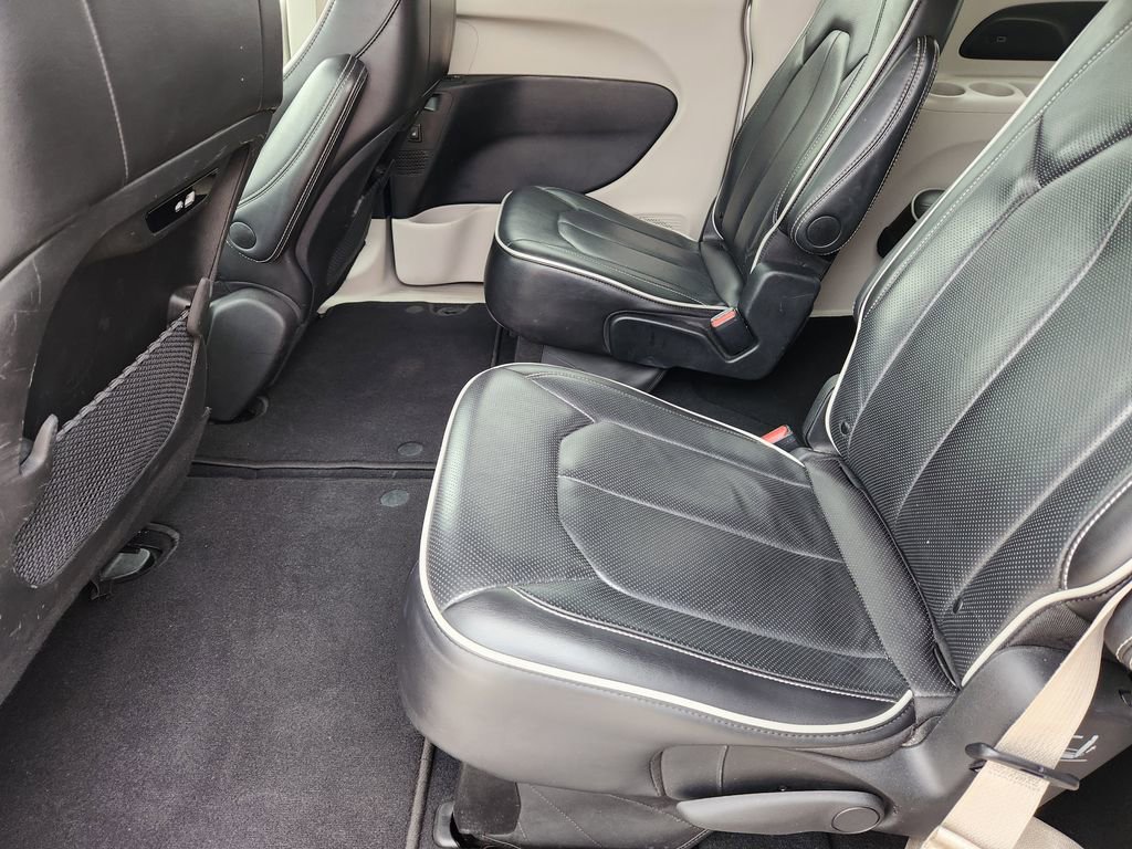 Used 2024 Chrysler Pacifica Limited image 36
