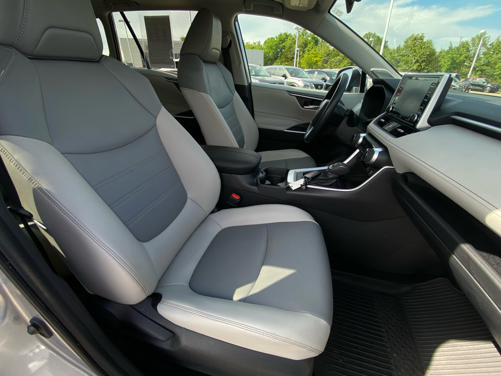 Used 2021 Toyota RAV4 XLE Premium AWD/4WD image 10